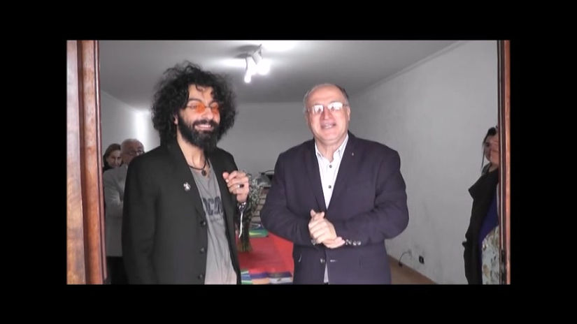 Ara Malikian visita as crianças do Experimente Nascer de Novo